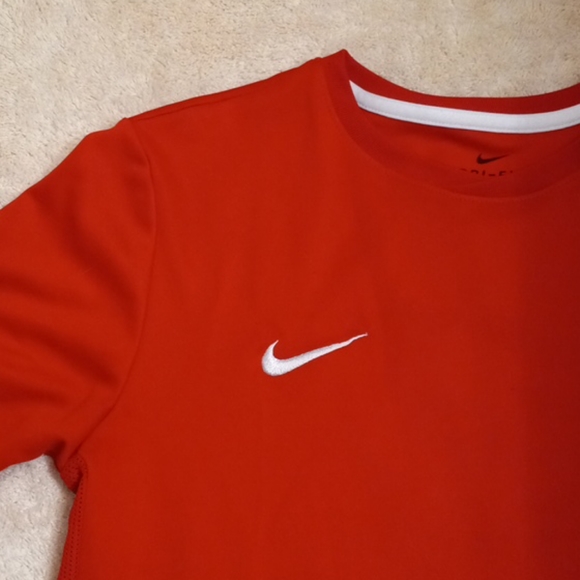 Red Nike dry Fit shirt XS/SM - Picture 3 of 6